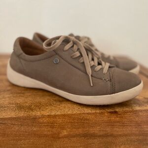 Bussola women’s fashion sneaker.
